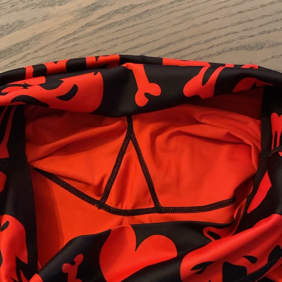 CVG Bleeding Hearts Skull and Heart Leggings - Picture 6 of 7